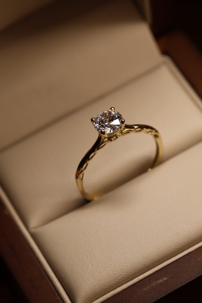 Anillo Julia en Oro .50 ct - Mouty Joyería