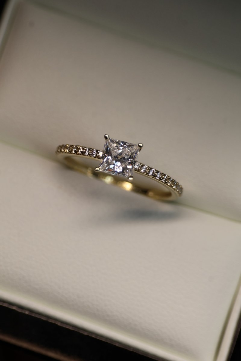 Anillo Nora en Oro .50 ct - Mouty Joyería