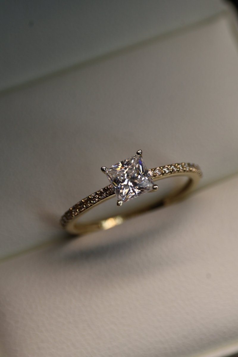 Anillo Nora en Oro .50 ct - Mouty Joyería