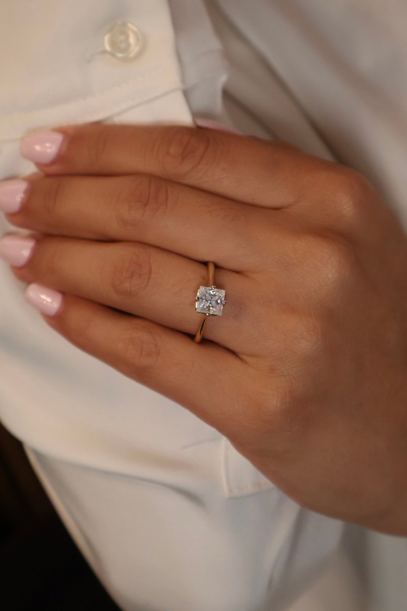 Anillo Nova en Oro Amarillo 14k 1.2cts con Moissanita GRA Modelo 15351 - Mouty Joyería