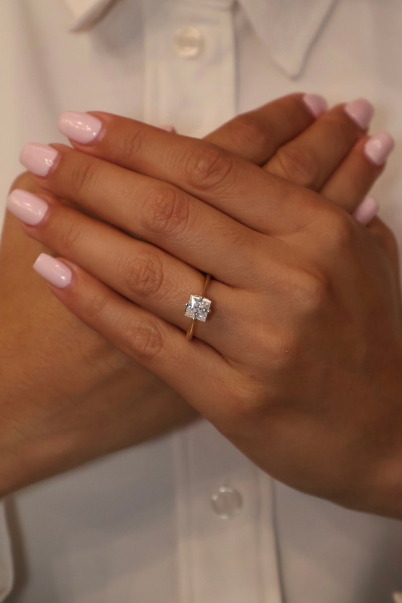 Anillo Nova en Oro Amarillo 14k 1.2cts con Moissanita GRA Modelo 15351 - Mouty Joyería