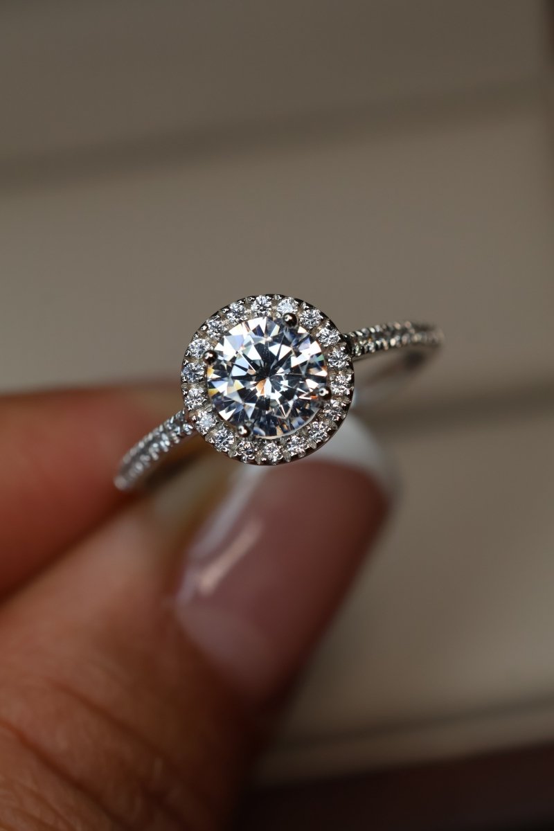 Anillo Scarlett con pave en Oro Blanco 14k con Circonias Mod.15896 - Mouty Joyería