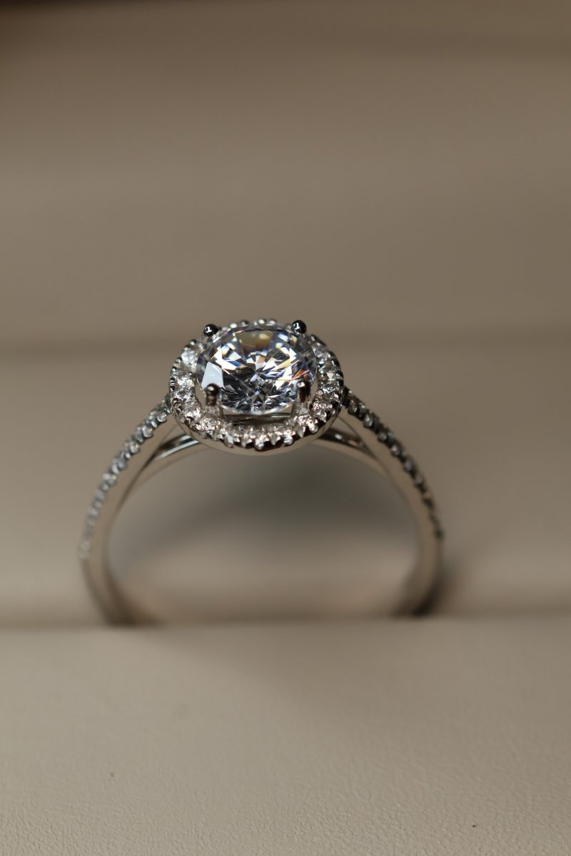 Anillo Scarlett con pave en Oro Blanco 14k con Circonias Mod.15896 - Mouty Joyería