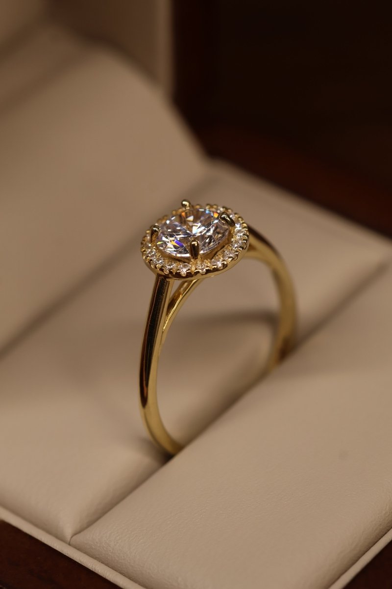 Anillo Scarlett Solitario en Oro Amarillo 14k con Circonias Mod.15895 - Mouty Joyería