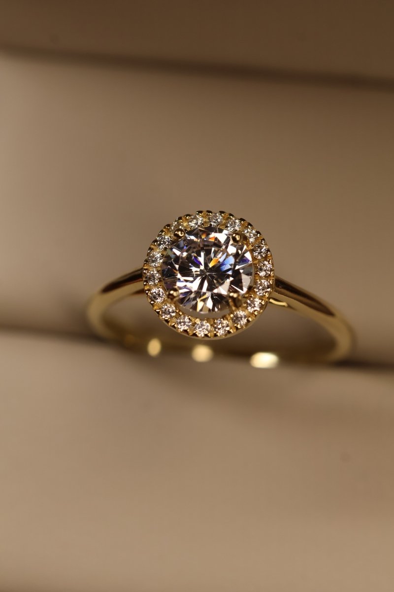 Anillo Scarlett Solitario en Oro Amarillo 14k con Circonias Mod.15895 - Mouty Joyería