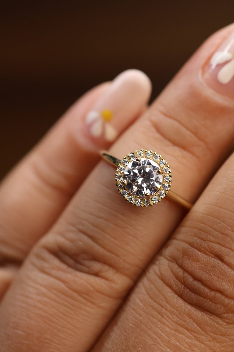 Anillo Scarlett Solitario en Oro Amarillo 14k con Circonias Mod.15895 - Mouty Joyería