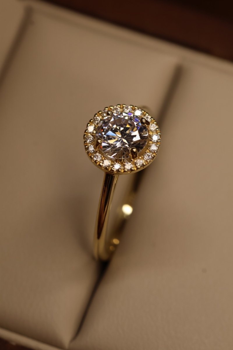 Anillo Scarlett Solitario en Oro Amarillo 14k con Circonias Mod.15895 - Mouty Joyería