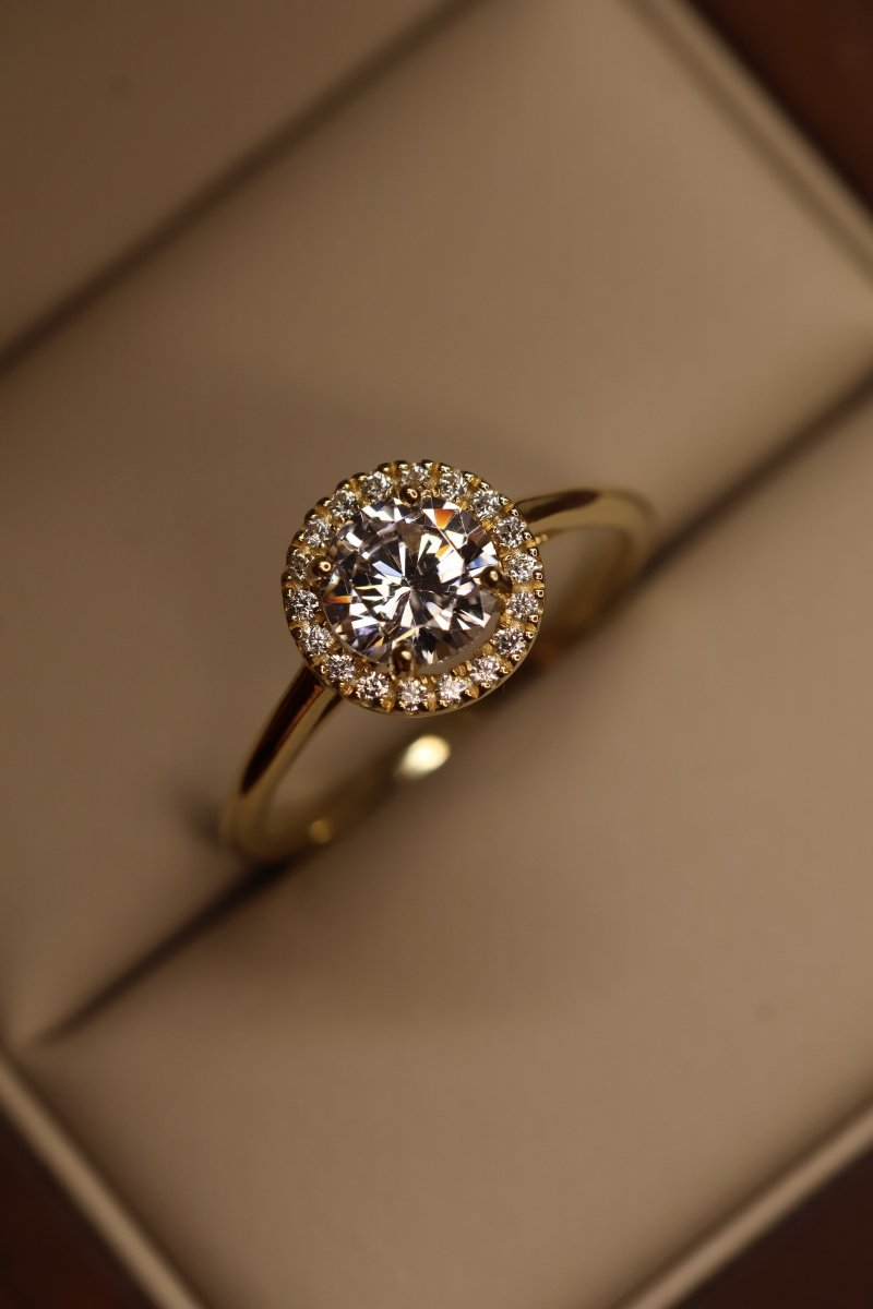 Anillo Scarlett Solitario en Oro Amarillo 14k con Circonias Mod.15895 - Mouty Joyería