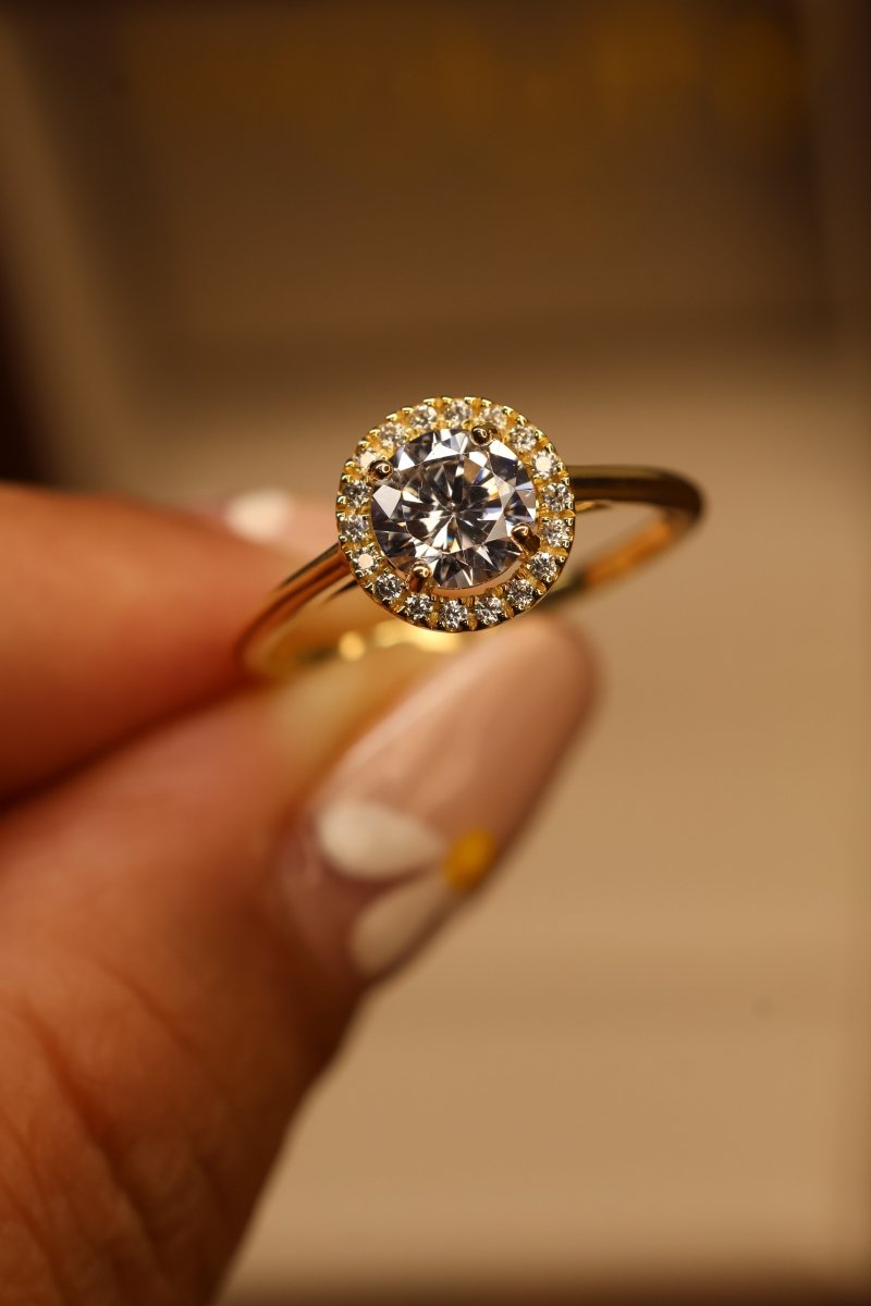 Anillo Scarlett Solitario en Oro Amarillo 14k con Circonias Mod.15895 - Mouty Joyería