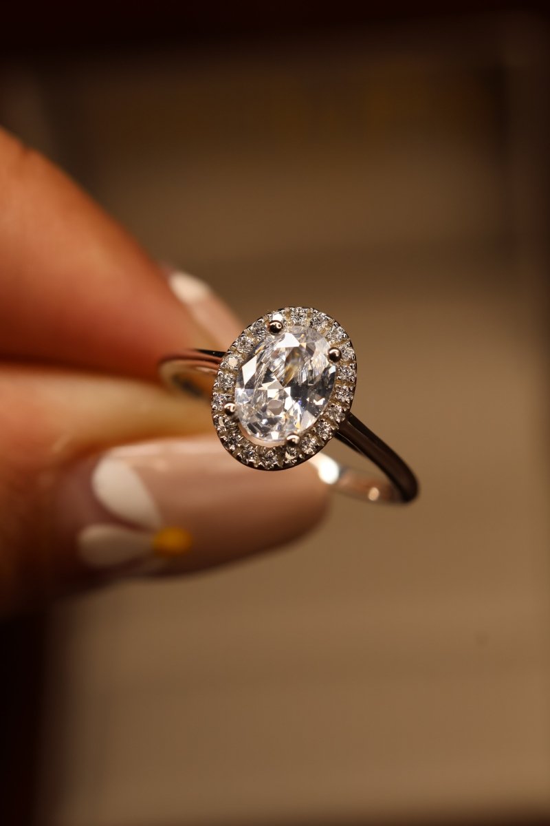 Anillo Sienna solitario en Oro Blanco 14k con Circonias Mod.15894 - Mouty Joyería