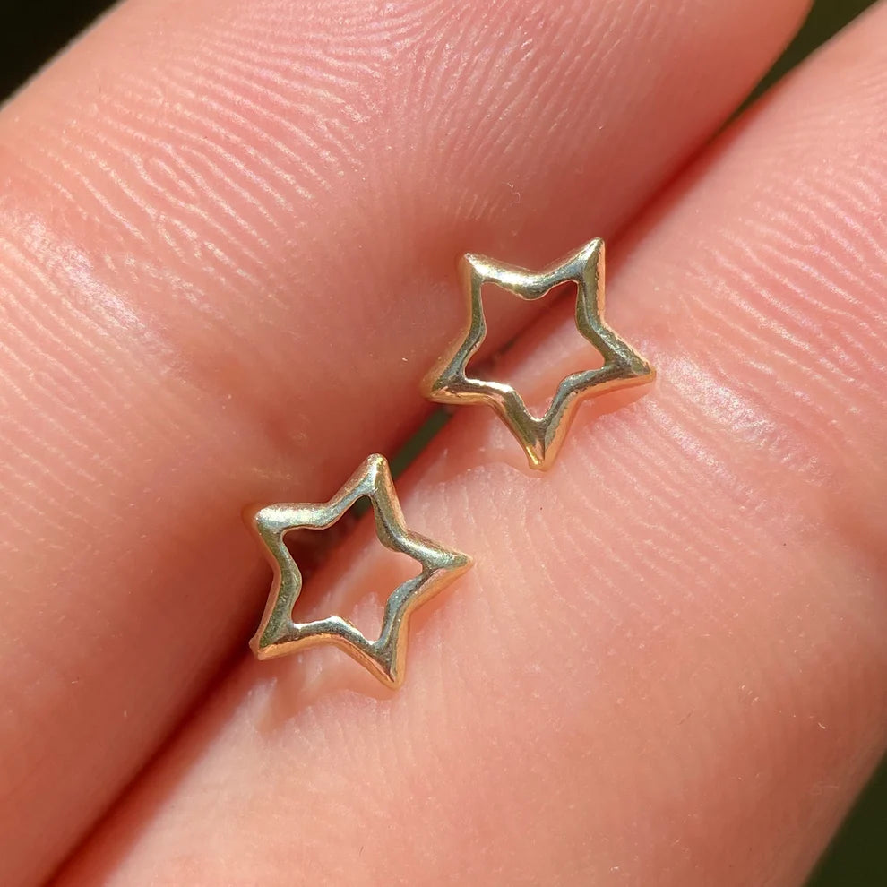 Broqueles Silueta EStrella en Oro Amarillo 14k Cod.BO010