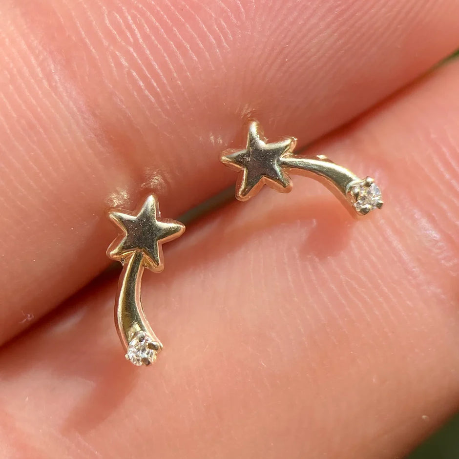 Broqueles Estrella Fugas en Oro Amarillo 14k con Circonia Cod.BO055