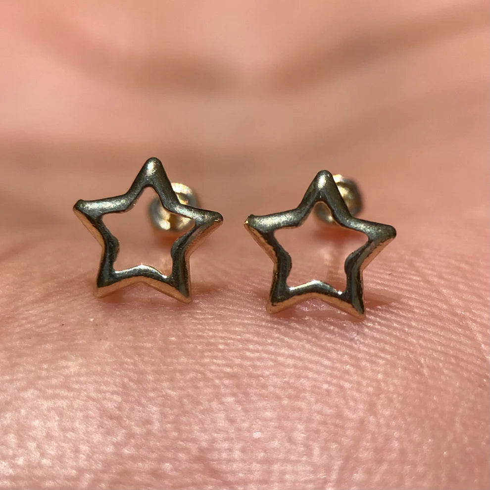 Broqueles Silueta EStrella en Oro Amarillo 14k Cod.BO010