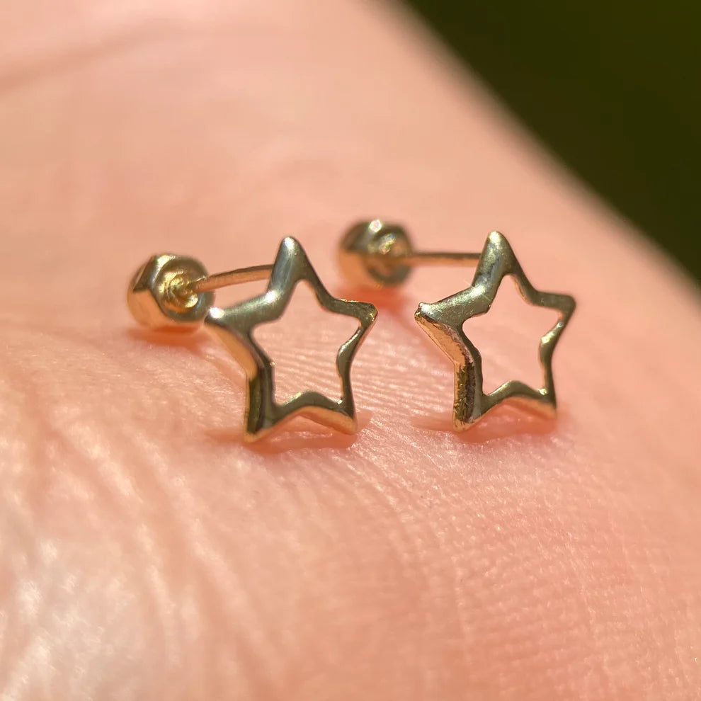Broqueles Silueta EStrella en Oro Amarillo 14k Cod.BO010