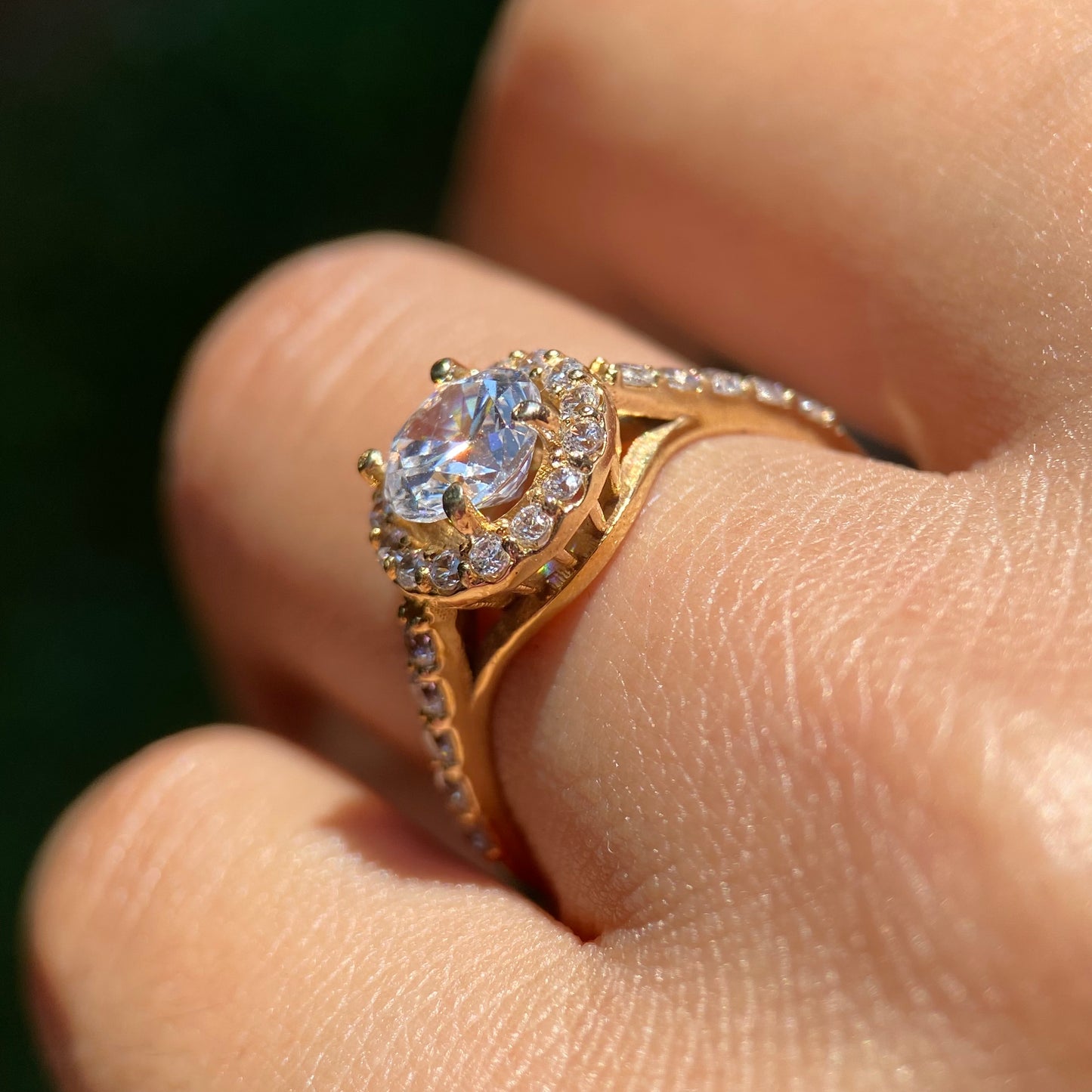 Anillo Adelaide en Oro con Circonias 1.00 ct