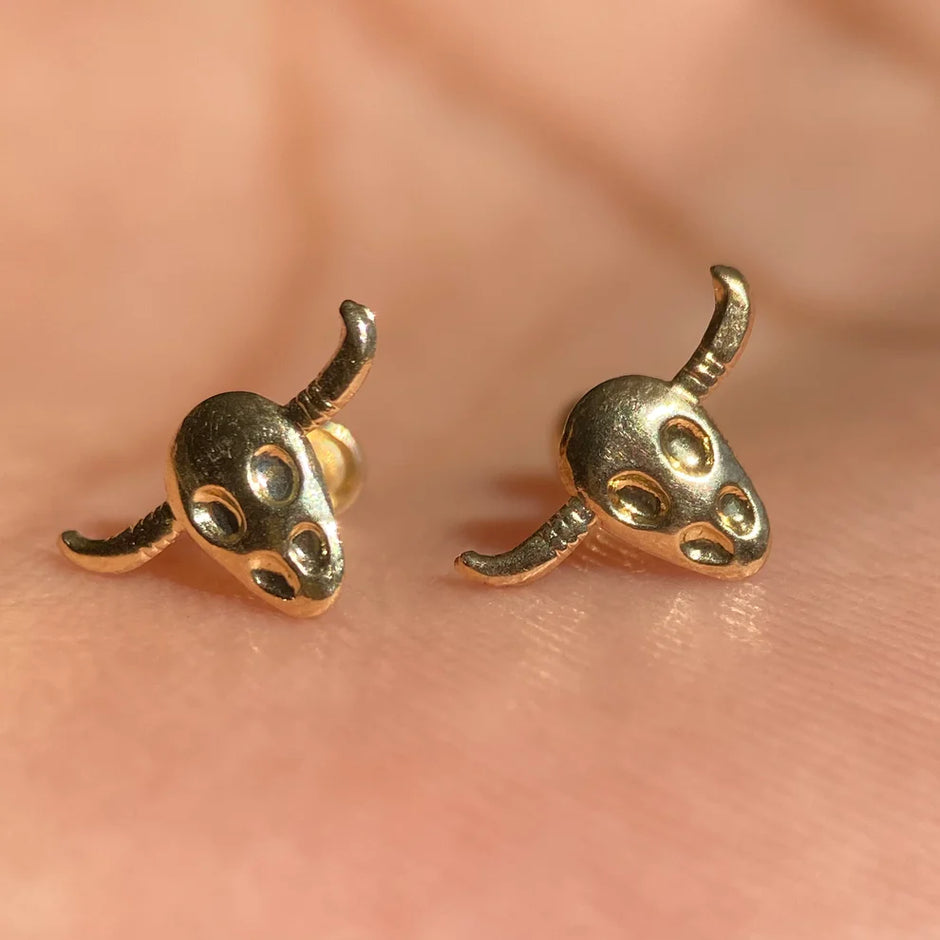 Broqueles Craneo Toro en Oro Amarillo 10k Cod.BRO256 6mm