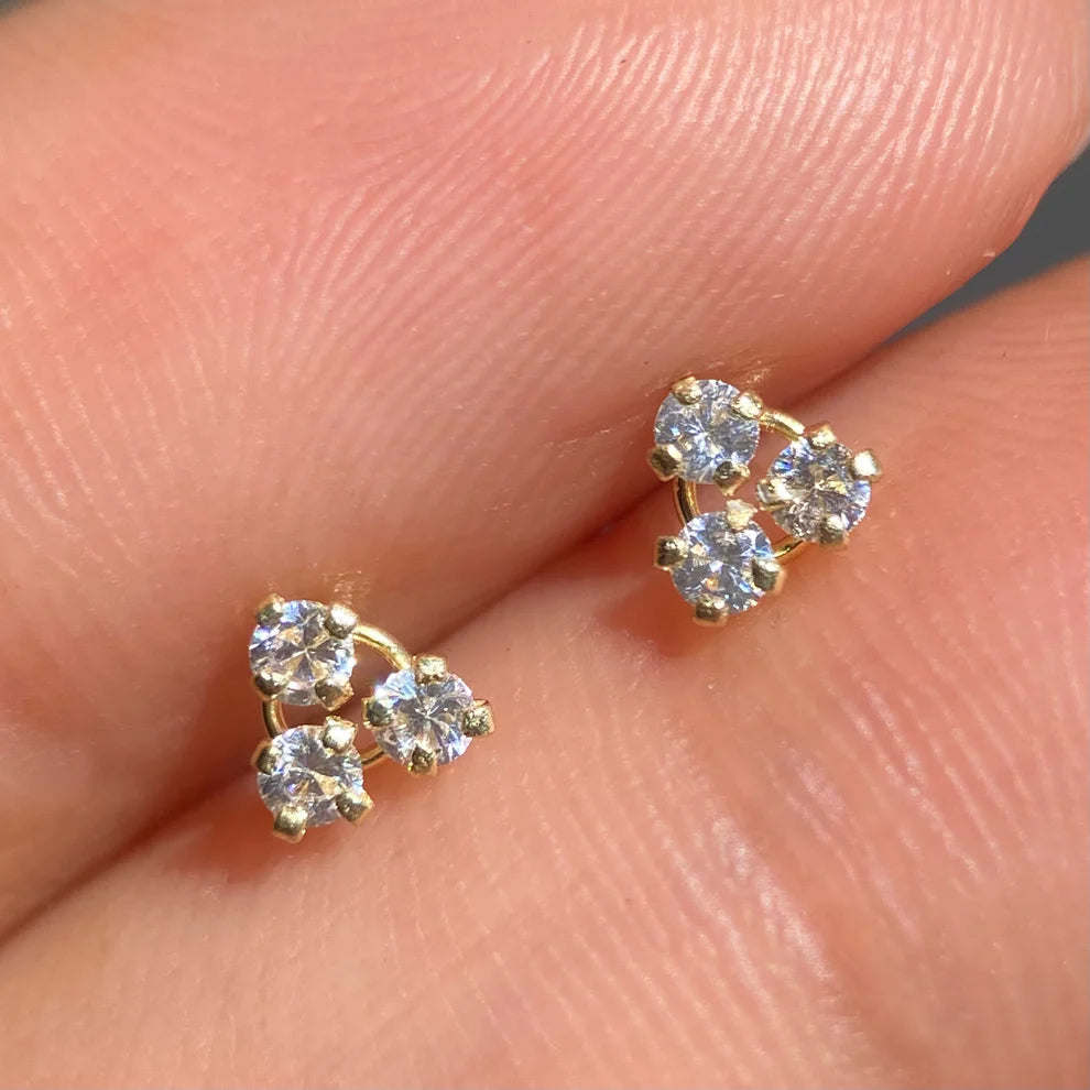 Broqueles Triangulo Oro Amarillo 10k con Circonia Cod.BRO270 4.5mm