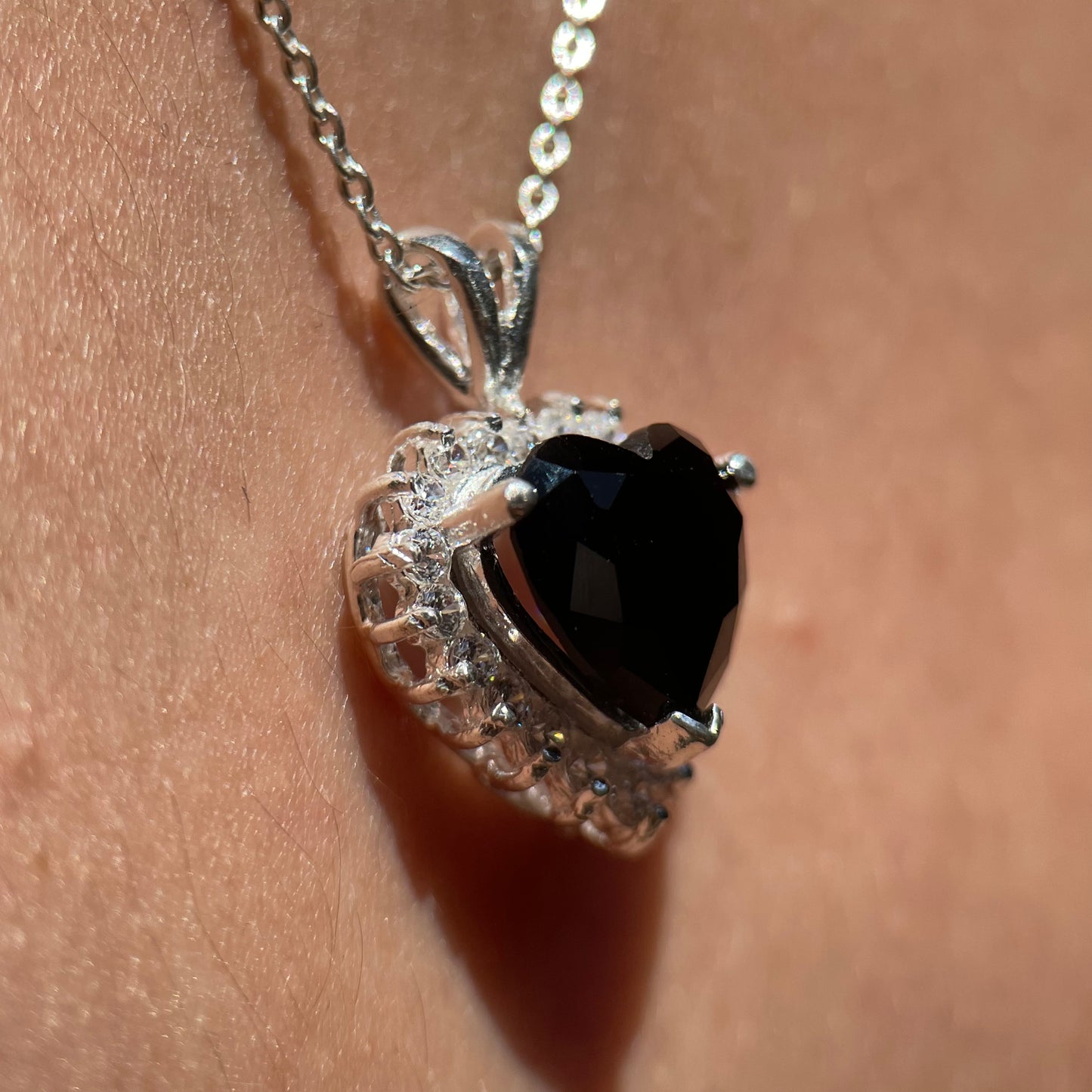 Collar Love en plata con circonia Negra