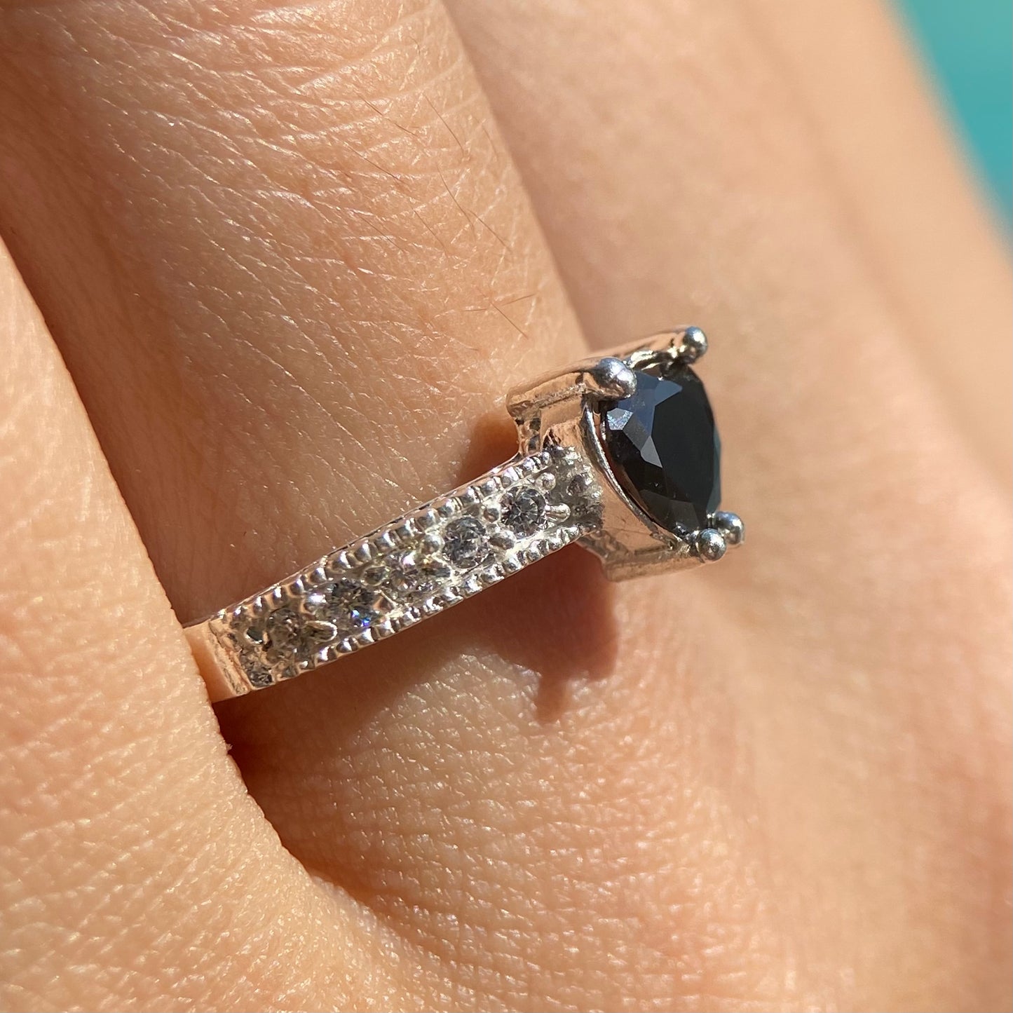 Anillo Fanny en Plata con Circonia negra