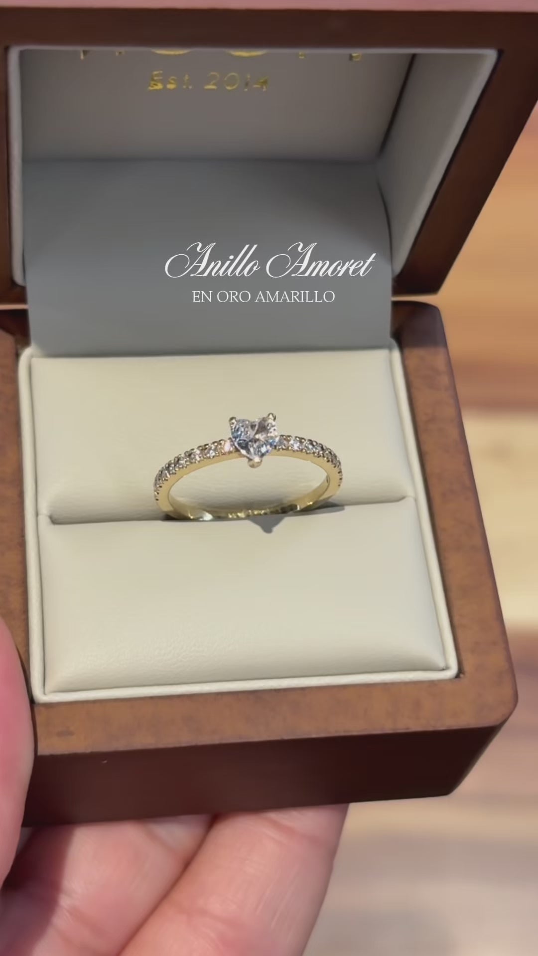 Anillo Amoret en oro .44 ct
