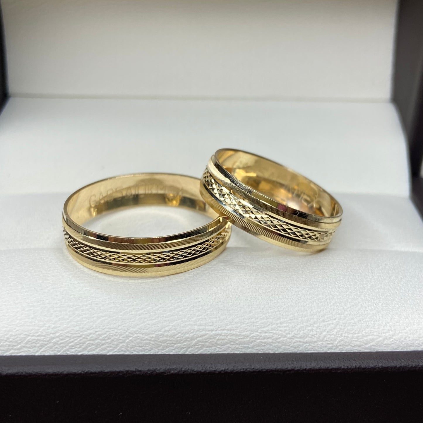 Dúo de Argollas de Compromiso Harold en Oro Amarillo de 10k 4mm