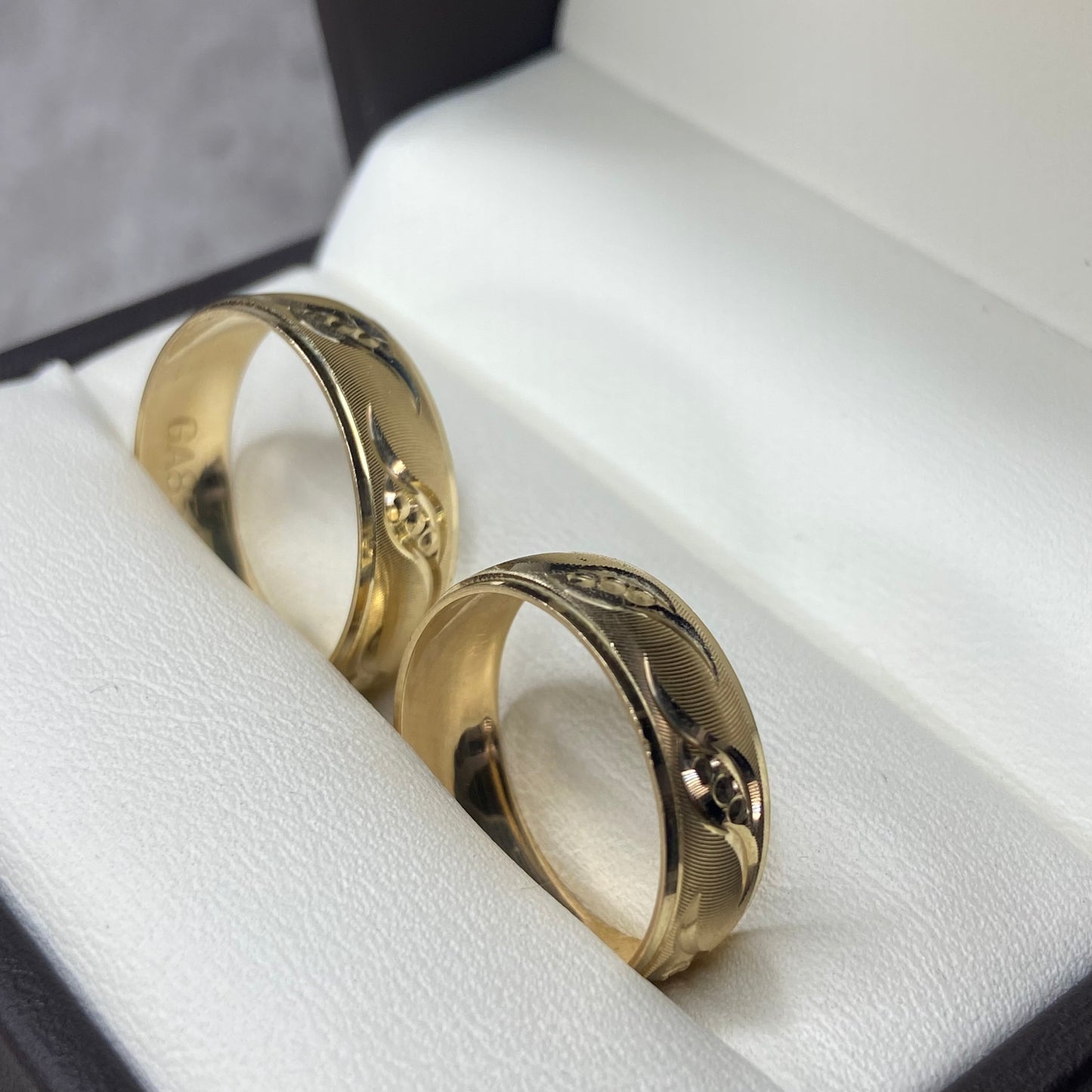 Dúo de Argollas de Compromiso Constantino en Oro Amarillo de 10k (6mm)