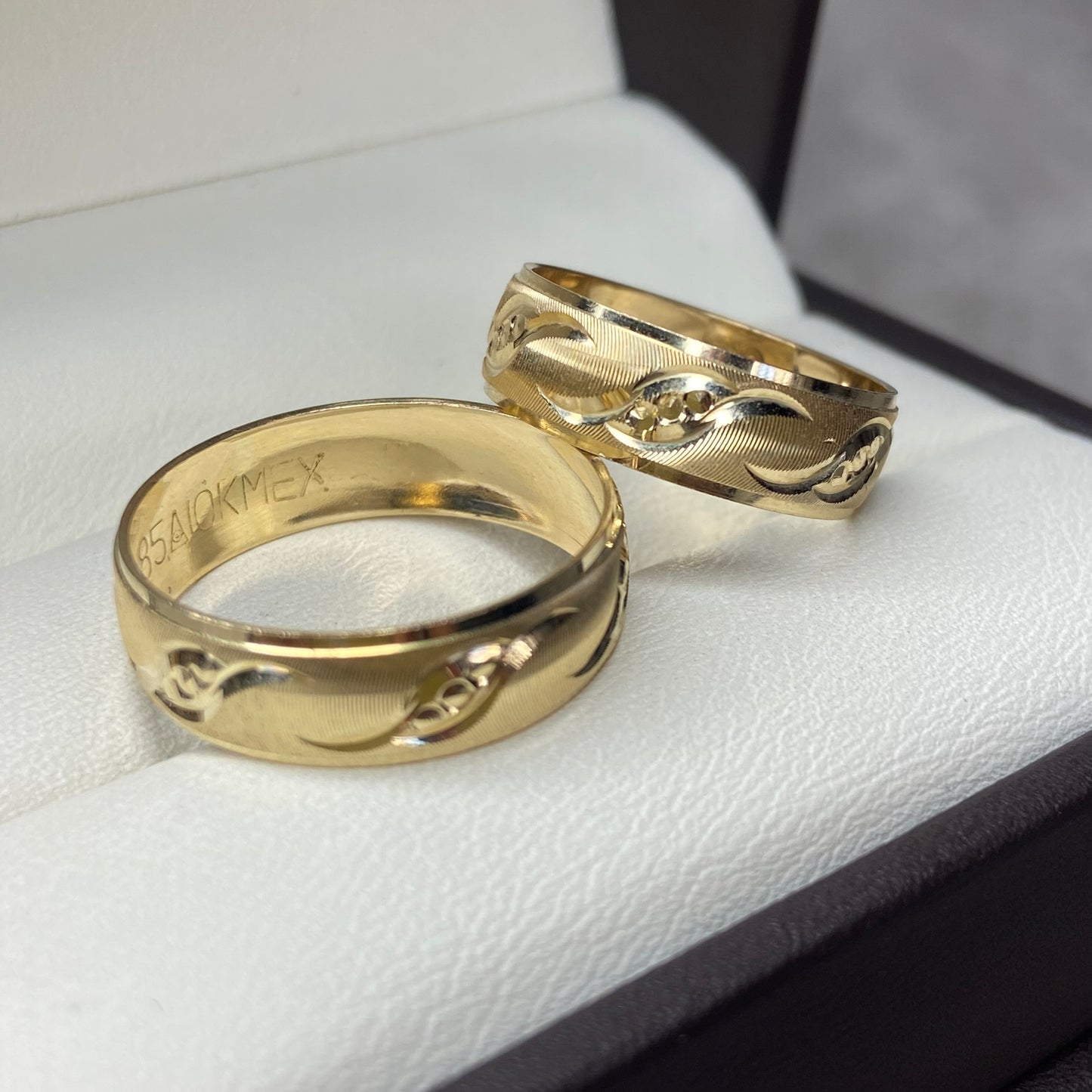 Dúo de Argollas de Compromiso Constantino en Oro Amarillo de 10k (6mm)