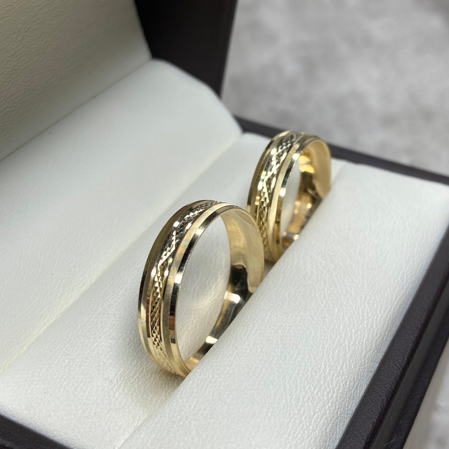 Dúo de Argollas de Compromiso Harold en Oro Amarillo de 10k 4mm