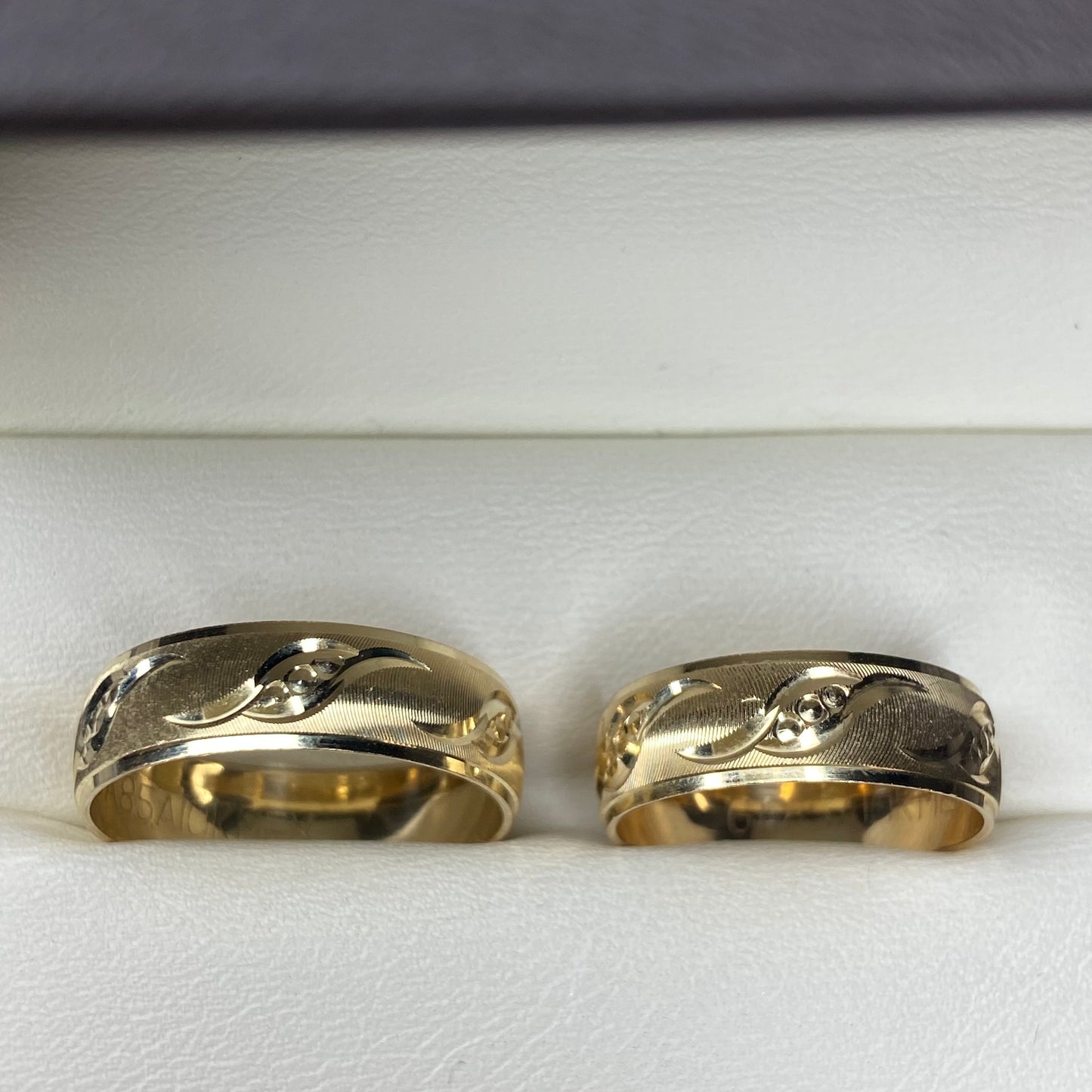 Dúo de Argollas de Compromiso Constantino en Oro Amarillo de 10k (6mm)