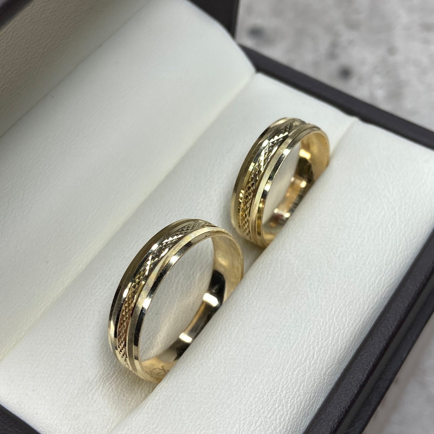 Dúo de Argollas de Compromiso Harold en Oro Amarillo de 10k 4mm
