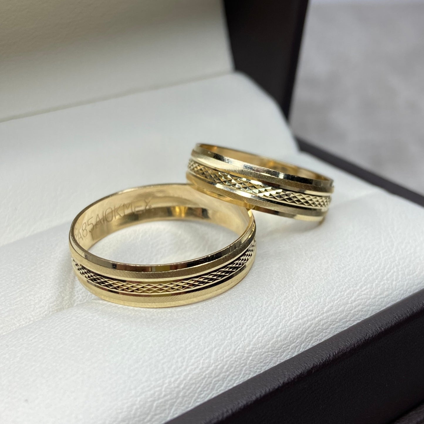 Dúo de Argollas de Compromiso Harold en Oro Amarillo de 10k 4mm