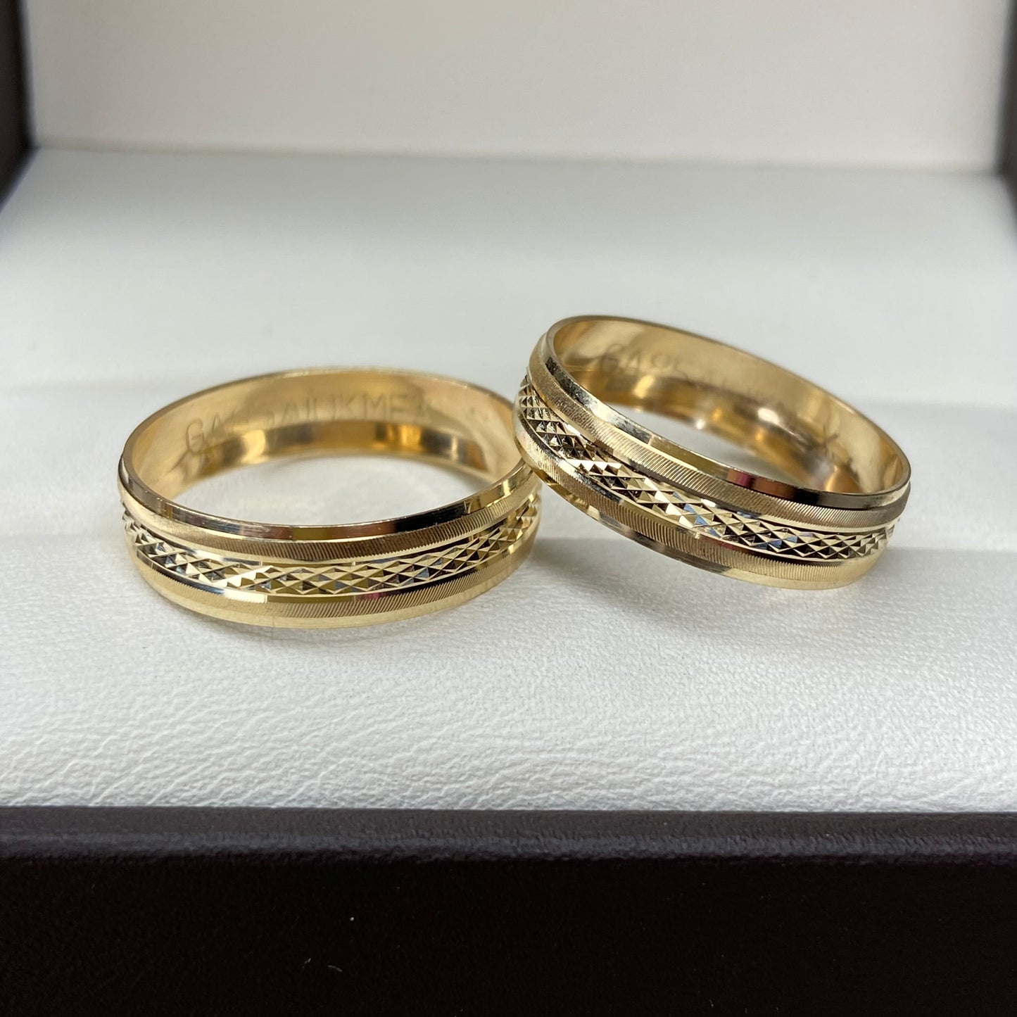 Dúo de Argollas de Compromiso Harold en Oro Amarillo de 10k 4mm