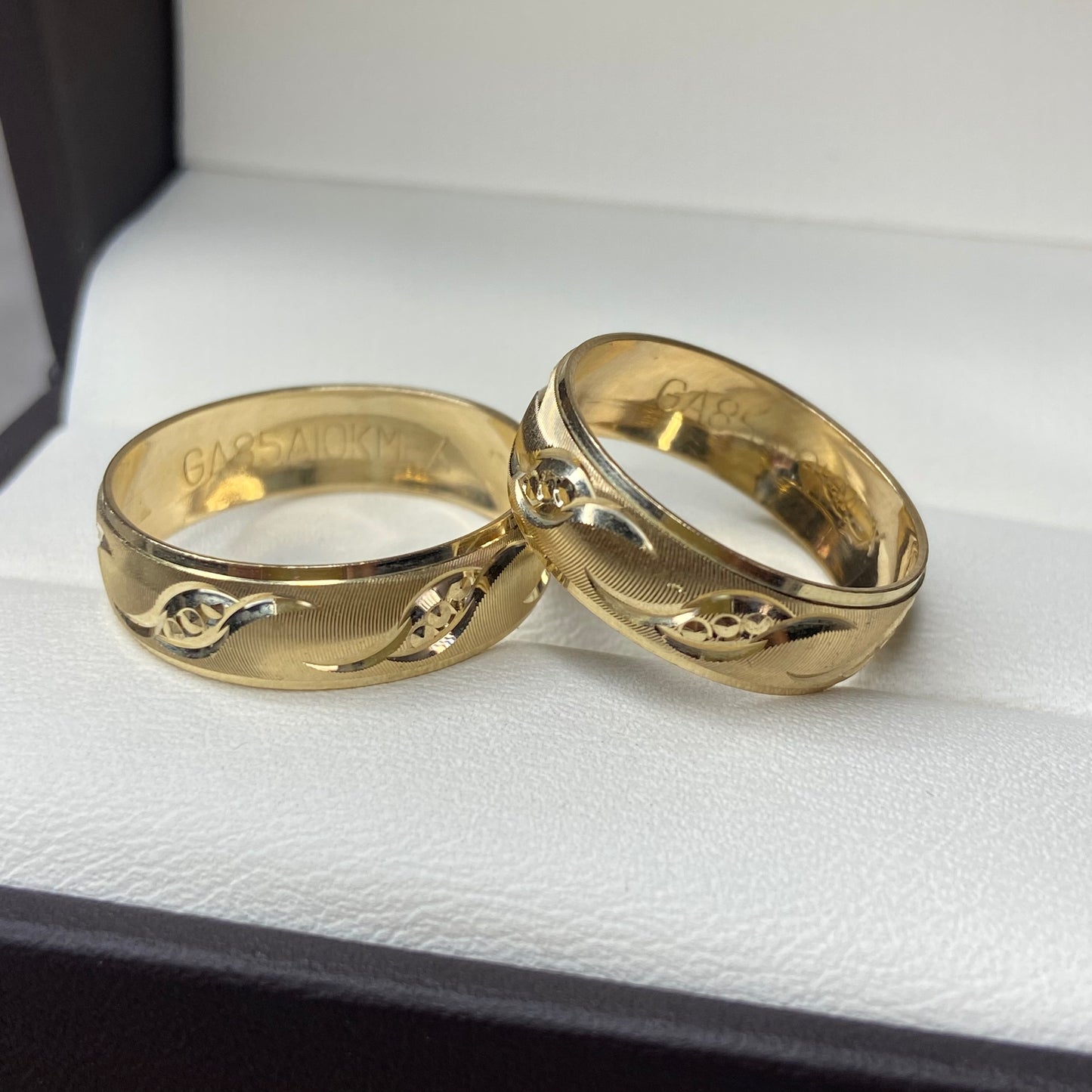 Dúo de Argollas de Compromiso Constantino en Oro Amarillo de 10k (6mm)