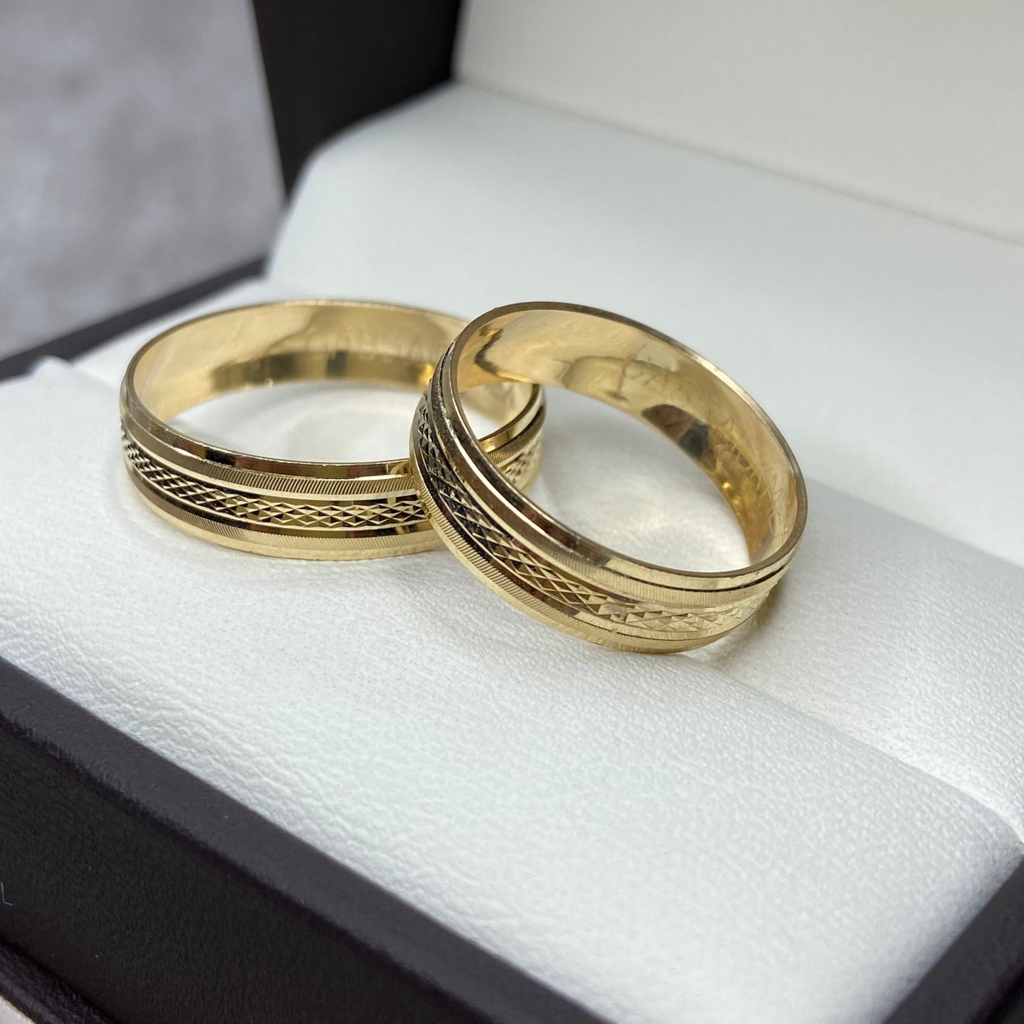Dúo de Argollas de Compromiso Harold en Oro Amarillo de 10k 4mm