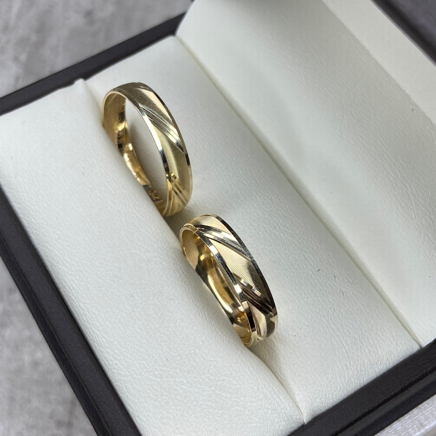Dúo de Argollas de Compromiso Charles en Oro Amarillo de 10k (4mm)