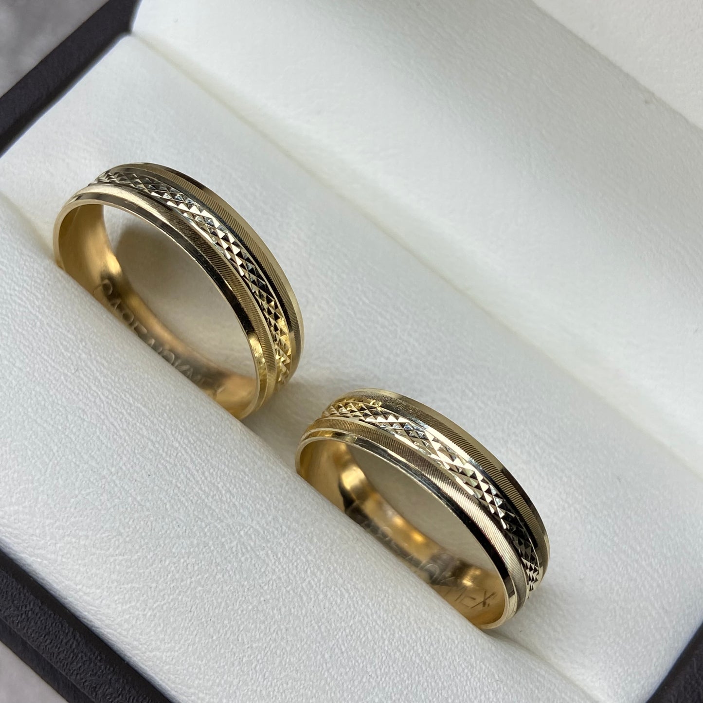 Dúo de Argollas de Compromiso Harold en Oro Amarillo de 10k 4mm