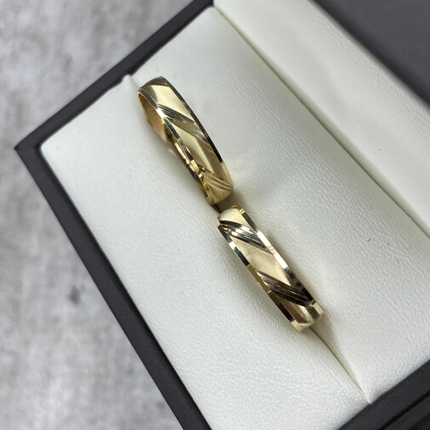 Dúo de Argollas de Compromiso Charles en Oro Amarillo de 10k (4mm)