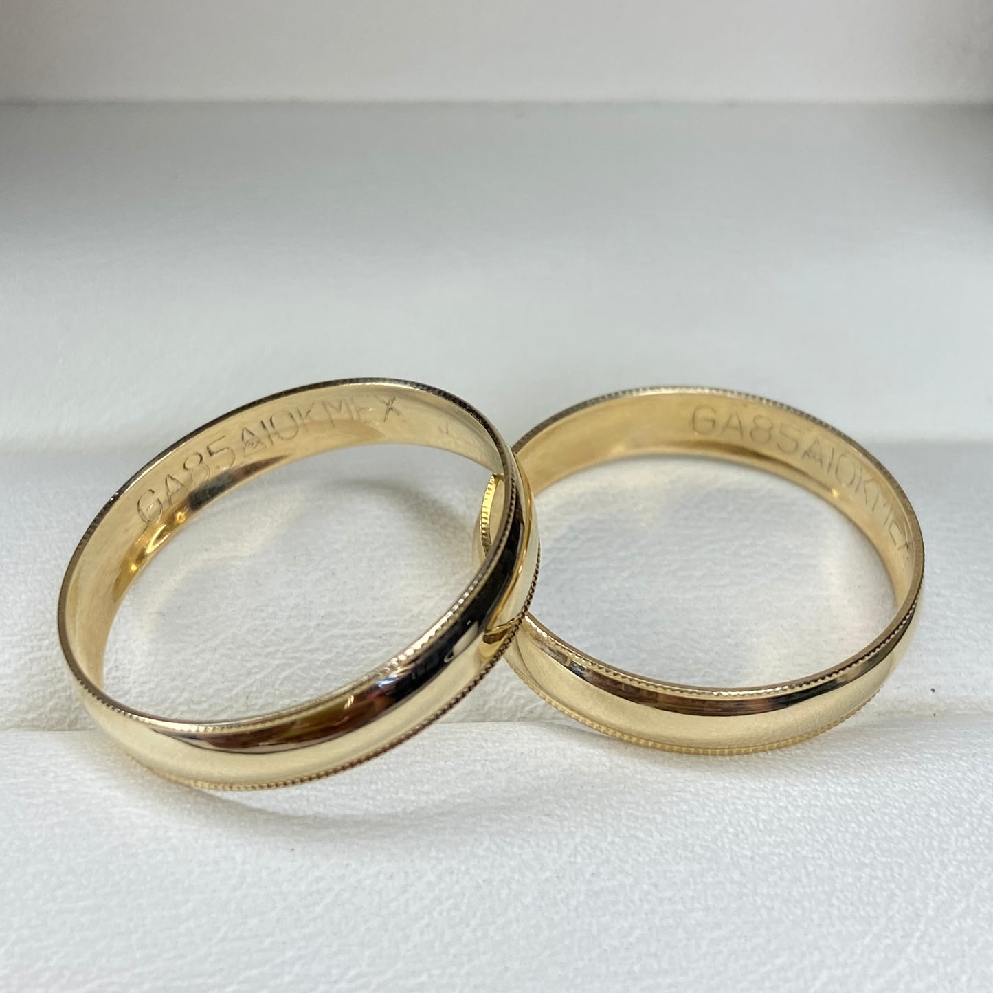 Dúo de Argollas de Compromiso Ellis en Oro Amarillo de 10k (4mm)