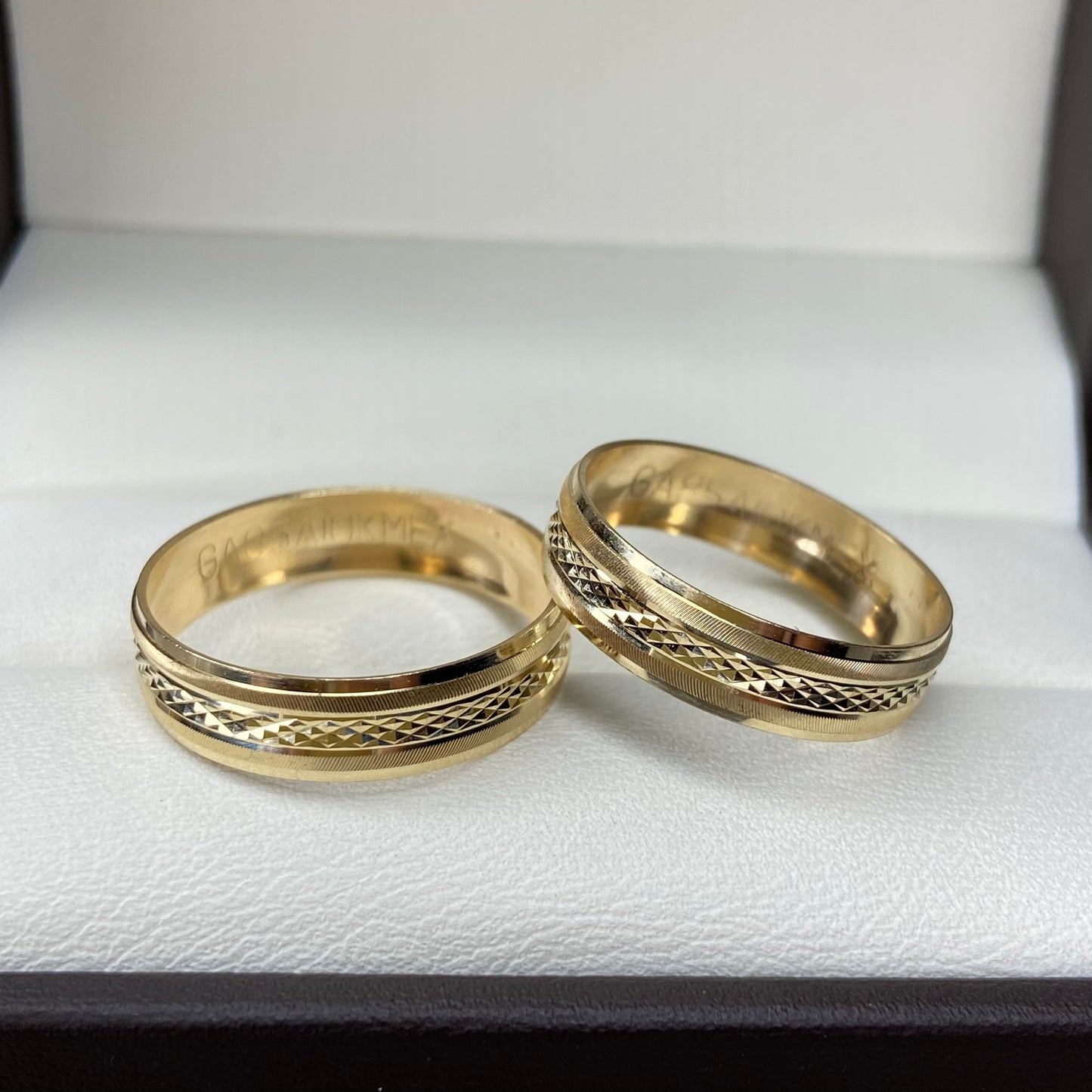 Dúo de Argollas de Compromiso Harold en Oro Amarillo de 10k 4mm