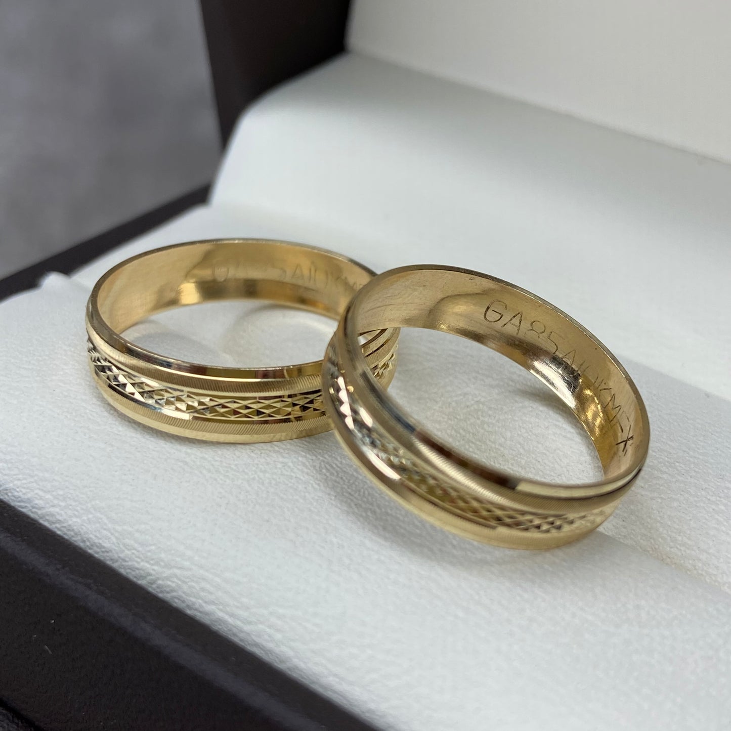 Dúo de Argollas de Compromiso Harold en Oro Amarillo de 10k 4mm