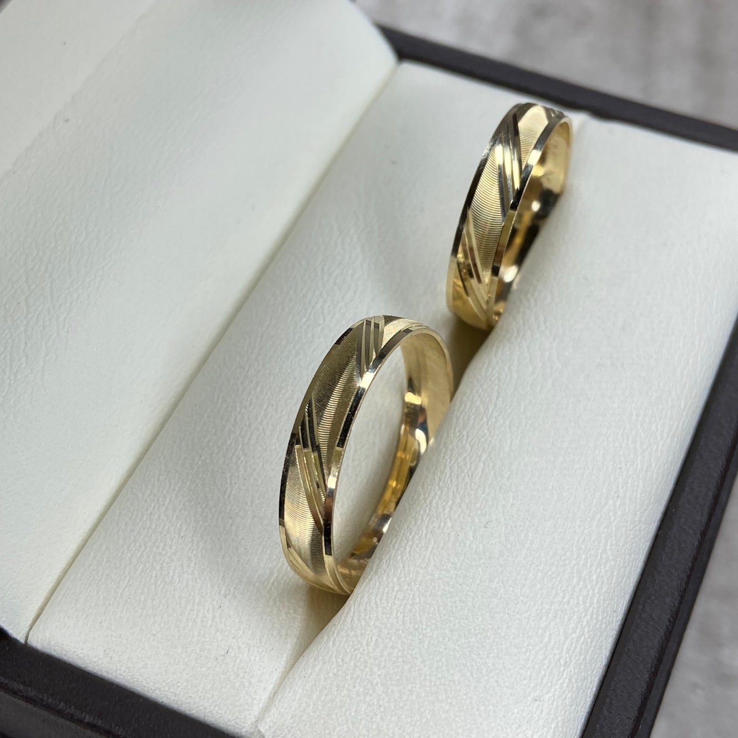 Dúo de Argollas de Compromiso Charles en Oro Amarillo de 10k (4mm)