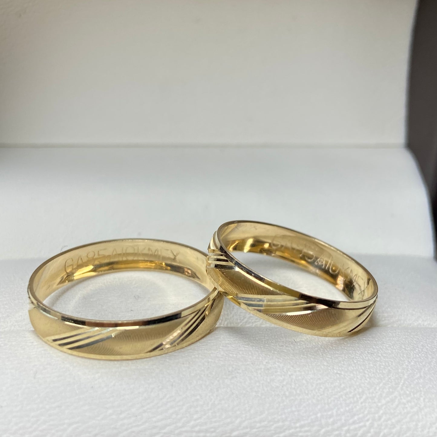 Dúo de Argollas de Compromiso Charles en Oro Amarillo de 10k (4mm)