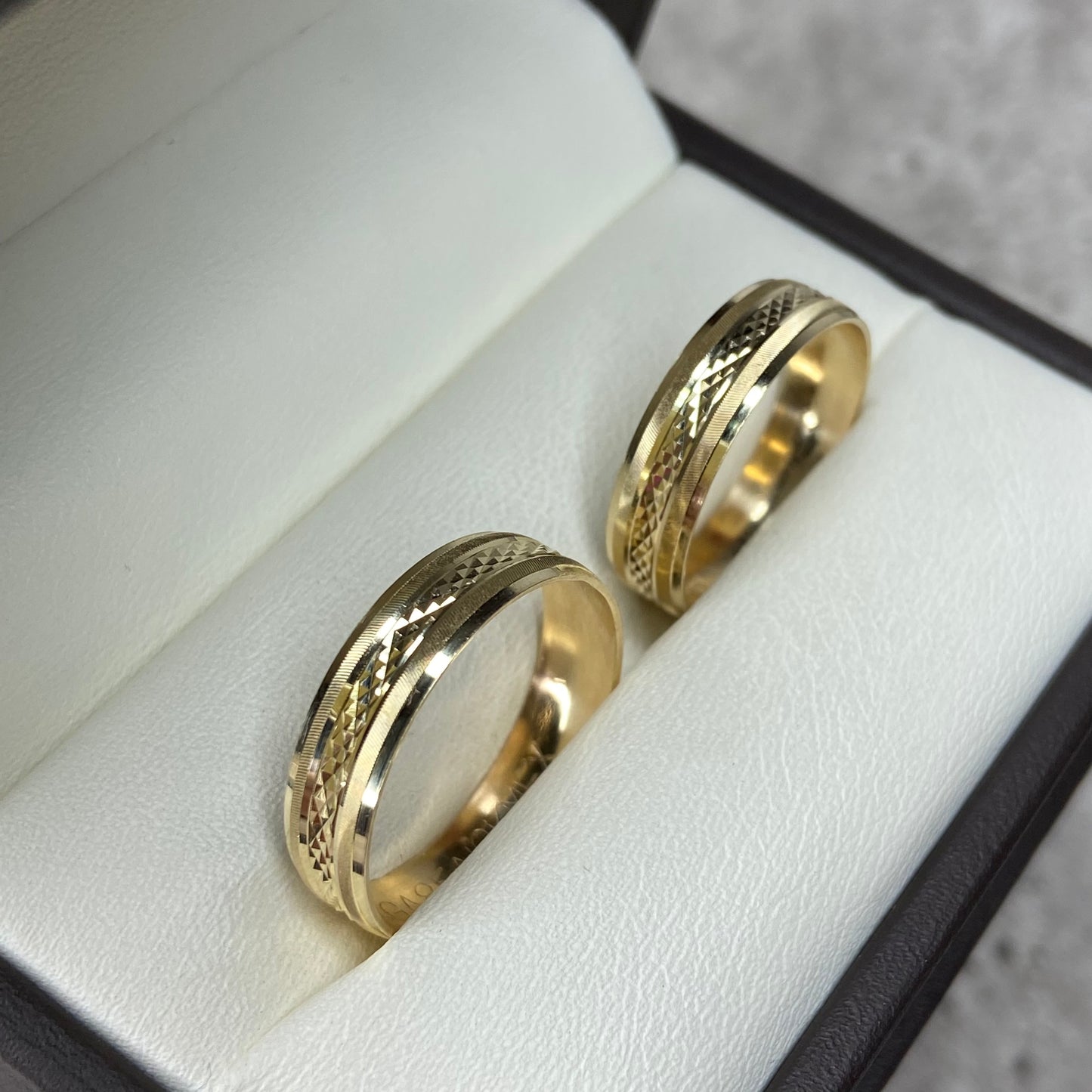 Dúo de Argollas de Compromiso Harold en Oro Amarillo de 10k 4mm