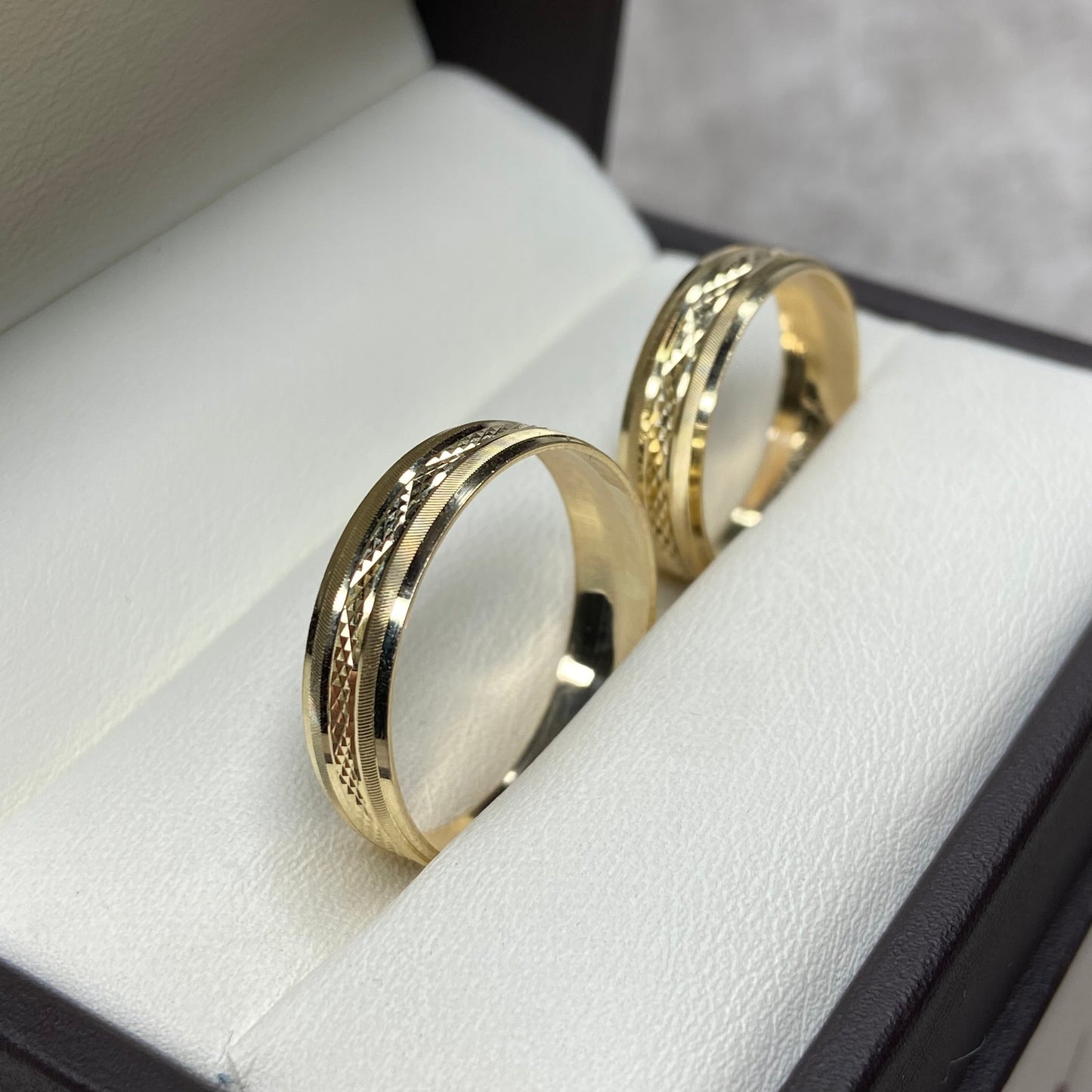 Dúo de Argollas de Compromiso Harold en Oro Amarillo de 10k 4mm