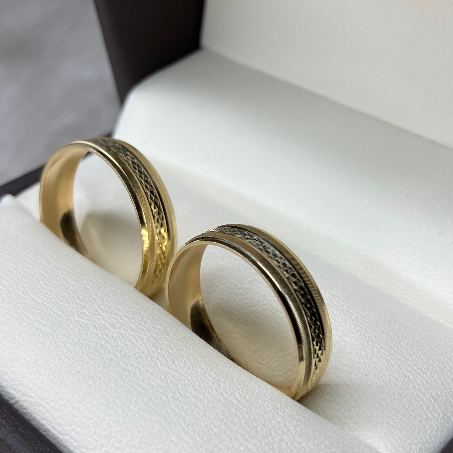 Dúo de Argollas de Compromiso Harold en Oro Amarillo de 10k 4mm