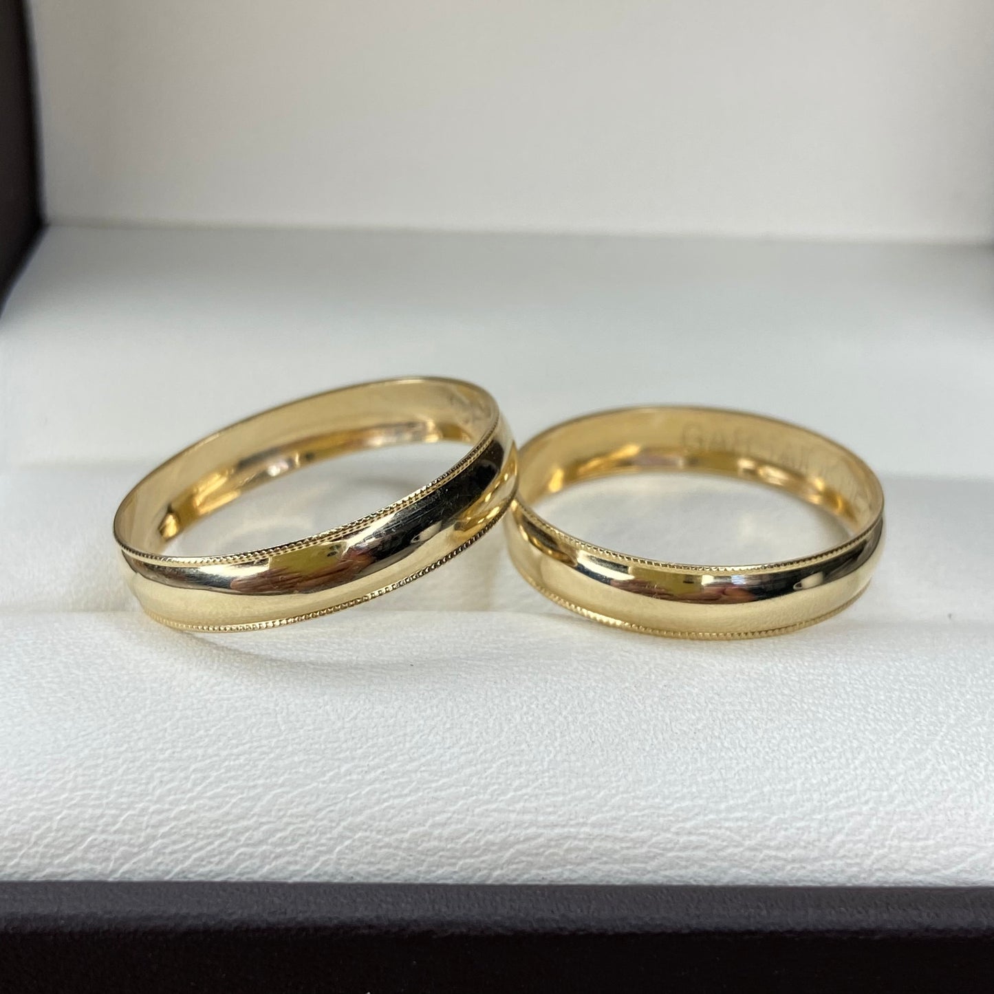 Dúo de Argollas de Compromiso Ellis en Oro Amarillo de 10k (4mm)