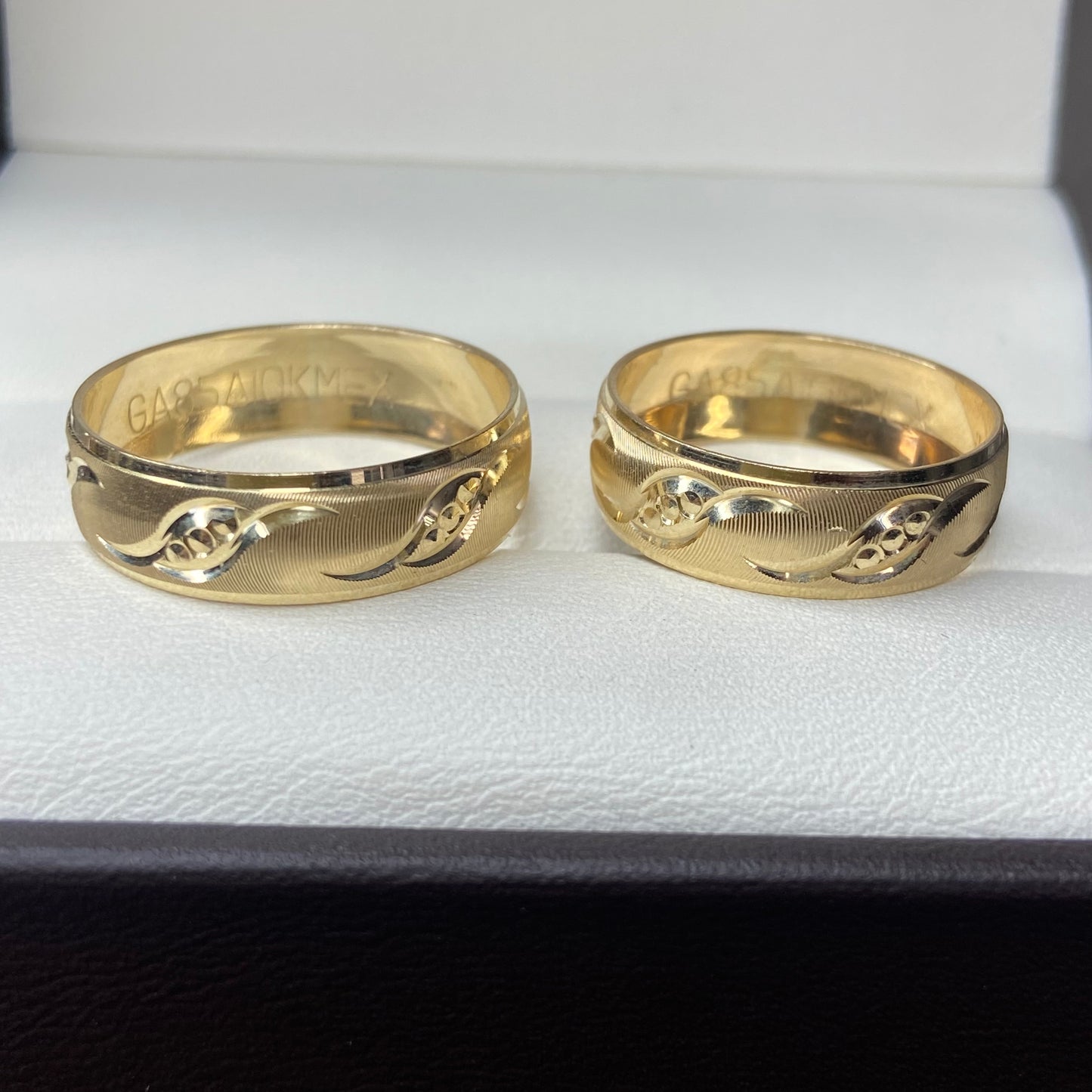 Dúo de Argollas de Compromiso Constantino en Oro Amarillo de 10k (6mm)
