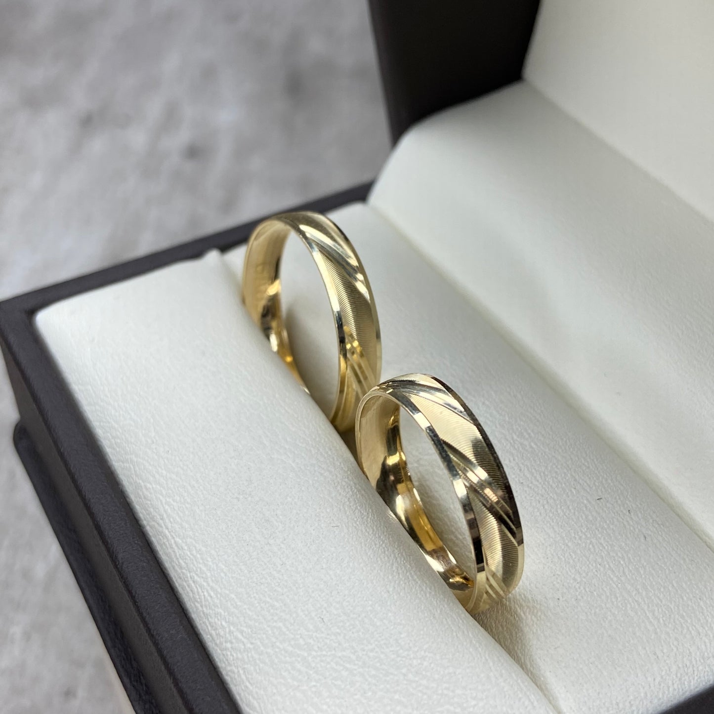 Dúo de Argollas de Compromiso Charles en Oro Amarillo de 10k (4mm)