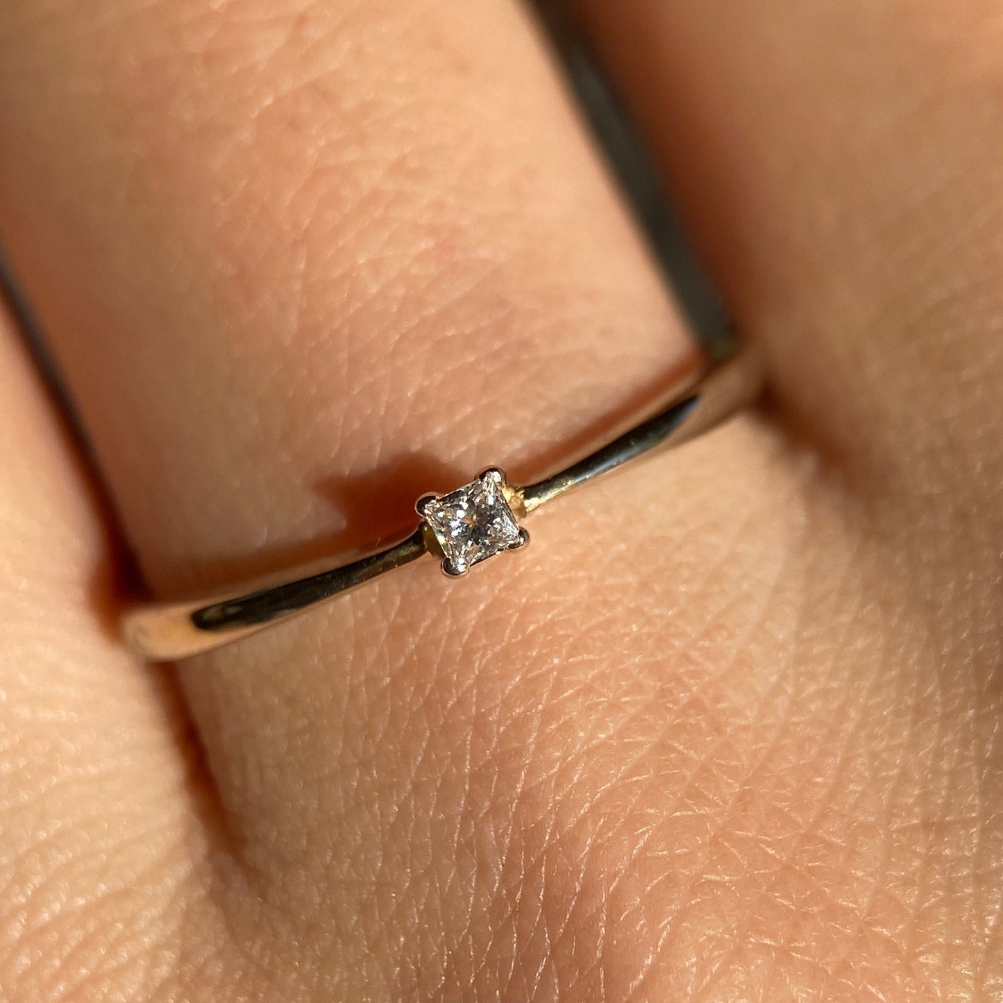 Anillo OF1147 en Oro amarillo de 14k con diamante natural .05cts