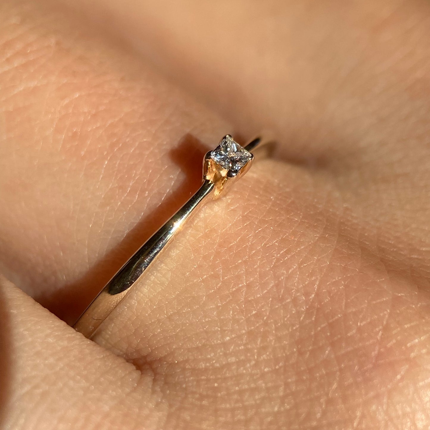 Anillo OF1147 en Oro amarillo de 14k con diamante natural .05cts